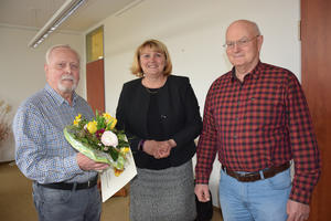 (v.l.n.r.) Horst-Dieter Wedel, Landrätin Dr. Barbara Syrbe, Kreiswahlleiter Kurt Rabe