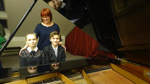 Duo Clara Jahnke und Lennart Kellermann mit ihrer Lehrerin Kathleen Stage