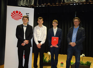 Josef Bordihn, Aren Jahn, Patrick Foy mit ihrem Lehrer Thomas Poser