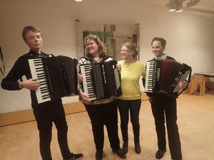 Akkordeon-Trio: Johann Paul B&ouml;rrnert, Heidi Labahn, Cathleen Holz Akkordeonlehrerin, Benjamin Bade