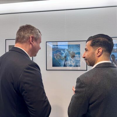 Ausstellungser&ouml;ffnung im Landratsamt: Portraits und Landschaftsfotografien von Bahrami Arts_Foto 2