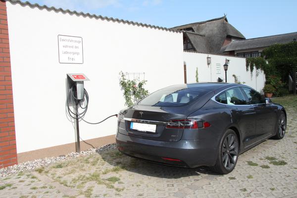 Elekroauto beim Ladevorgang