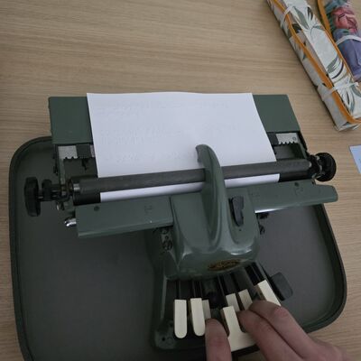 Blindenvollschrift lesen und schreiben lernen: Erfolgreicher Kurs an der Volkshochschule Vorpommern-Greifswald_Foto 2