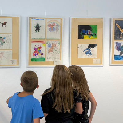 Ausstellung &raquo;Das Friedenstier&laquo; im Landratsamt er&ouml;ffnet_Foto 1