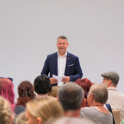 Ausstellung &raquo;Das Friedenstier&laquo; im Landratsamt er&ouml;ffnet_Foto 3