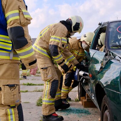 Gemeinsame &Uuml;bung: Rettungsdienst des Landkreises und Feuerwehr Greifswald proben den Ernstfall_Foto 1