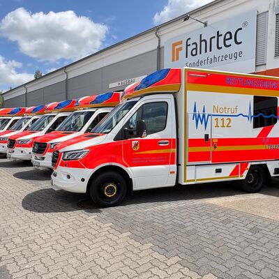 F&uuml;nf neue Rettungswagen st&auml;rken die Notfallversorgung im Landkreis Vorpommern-Greifswald_ Foto 2