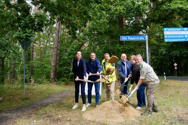 Feierlicher erster Spatenstich zur Sanierung des Radweges zwischen Torgelow und Liepgarten_Foto 1