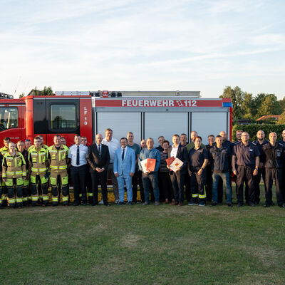 Unterst&uuml;tzung f&uuml;r kommunale Feuerwehren: Landkreis &uuml;bergibt F&ouml;rderbescheide