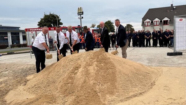 145 Jahre Freiwillige Feuerwehr Wolgast und ein Spatenstich f&uuml;r die Zukunft_Foto 1