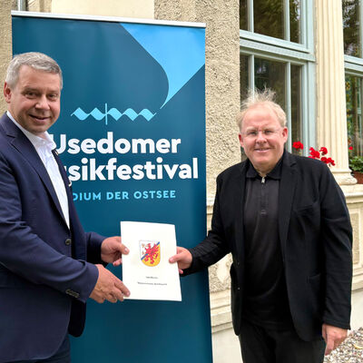 Kultur auf Usedom Landrat &uuml;bergibt Zuwendungsbescheide_Foto 1