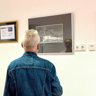 PM_Vernissage Summende Wunder und Schwarz auf Weiss
