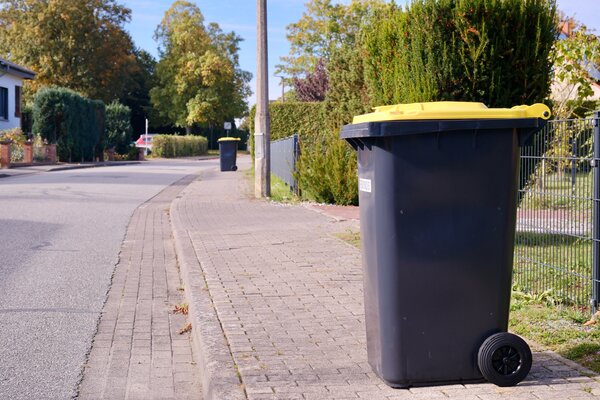 Gelbe Tonne Bereits 10.000 Beh&auml;lter im Landkreis ausgeliefert_ 2
