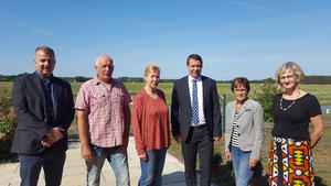 Landrat Michael Sack mit Landwirten und Vertretern des Kreisbauernverbandes Uecker-Randow
