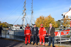Übergabe des neuen Einsatzbootes für den Wassergefahrenzug des Landkreises Vorpommern-Greifswald.