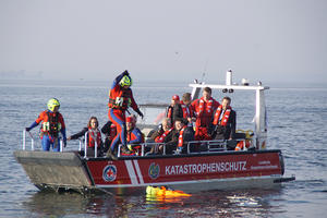 Inbetriebnahme des neuen Einsatzbootes für den Wassergefahrenzug des Landkreises Vorpommern-Greifswald.