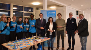 Landrat er&ouml;ffnet UNICEF-Ausstellung in Greifswalder Kreisverwaltung