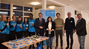 Landrat eröffnet UNICEF-Ausstellung in Greifswalder Kreisverwaltung