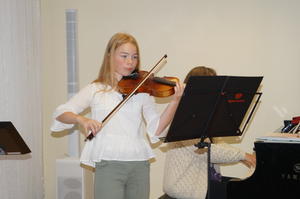 Anna Maria Börrnert an der Violine