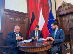 Vertragsunterzeichnung grenz&uuml;berschreitender Rettungsdienst