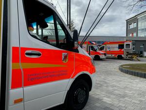 RTW vor Haupteingang