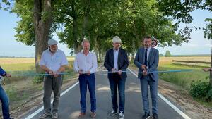 Foto Pressestelle LK-VG (v.r.n.l.): Landrat Michael Sack, B&uuml;rgermeister Gerald Klien, Dr. Matthias Manthei MdL und Amtsvorsteher Dr. Holger Vogel bei der Freigabe der VG 60.