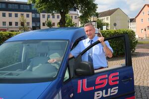Der Stellvertretende VVG-Einsatzleiter Mirko Schulz freut sich, dass der Rufbus ILSE so gut bei den Fahrgästen ankommt.