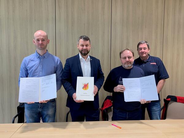 v.l. Hardy Kundschaft, Leiter des Eigenbetriebs; Landrat Michael Sack; Andreas van der Heyden und Karsten Barg vom F&ouml;rderverein