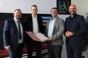 Foto (v.l.n.r.): Dietger Wille (LK VG), Jan Goldacker (IKT-OST), Florian Gall (Heinrich H&uuml;nicke), Adam Betaieb (Heinrich H&uuml;nicke)
