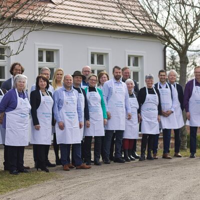 »Gutes Essen - schönes Land« - Kochbuch von Bürgermeistern und Landrat wird auf Anklamer Markt präsentiert