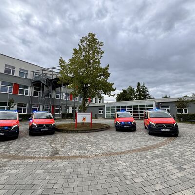 Landkreis &uuml;bergibt vier Notarzteinsatzfahrzeuge_Foto 2