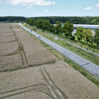 Blick auf den ersten Bauabschnitt: Kreisverkehr B105/VG5 bis zum Kreisverkehr Marktflecken