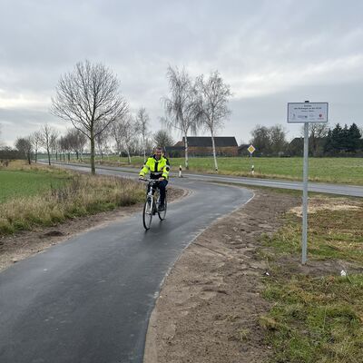 &Uuml;bergabe des Radweges an der Kreisstra&szlig;e VG 85 Wollin-Penkun_Foto2