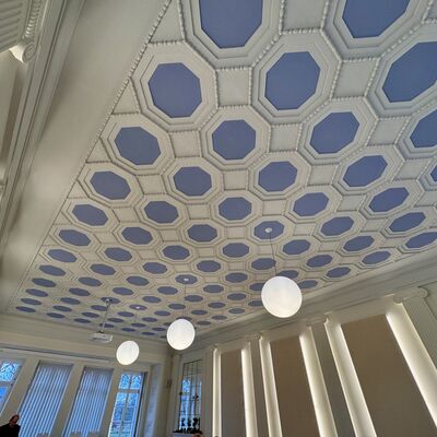 Stuckdecke in der Aula