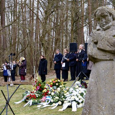Landrat Michael Sack gedenkt der Opfer von Swinem&uuml;nde zum 80. Jahrestag der Bombardierung