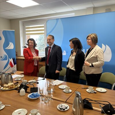 Foto v.l.n.r.: Dezernentin Karina Kaiser, B&uuml;rgermeister von Police, Krystian Kowalewski, Ulrike Dietrich und Ines M&auml;hl, Gesch&auml;ftsf&uuml;hrung AWO Sozialdienste Uecker-Randow gGmbH