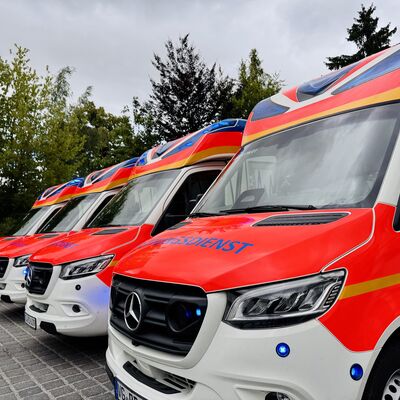 Foto 2: Vier neue Rettungswagen zum Einsatz im Landkreis